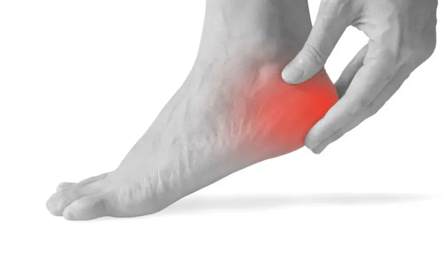 Esercizi per la spina calcaneare e dolore al tallone
