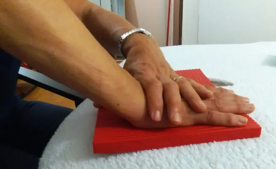 Rizoartrosi, cosa aiuta davvero? Tutore, esercizi e chirurgia